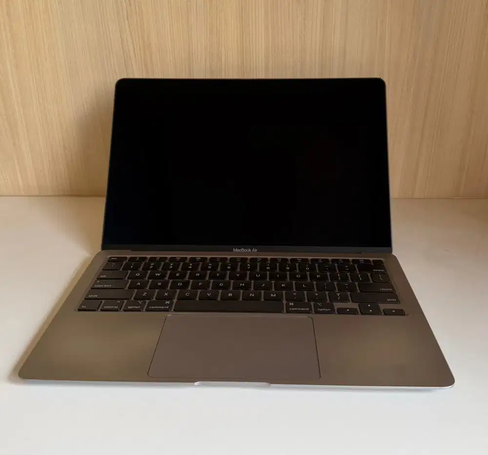 MacbookAir 13 2020 intel i3 8GB 256GB
