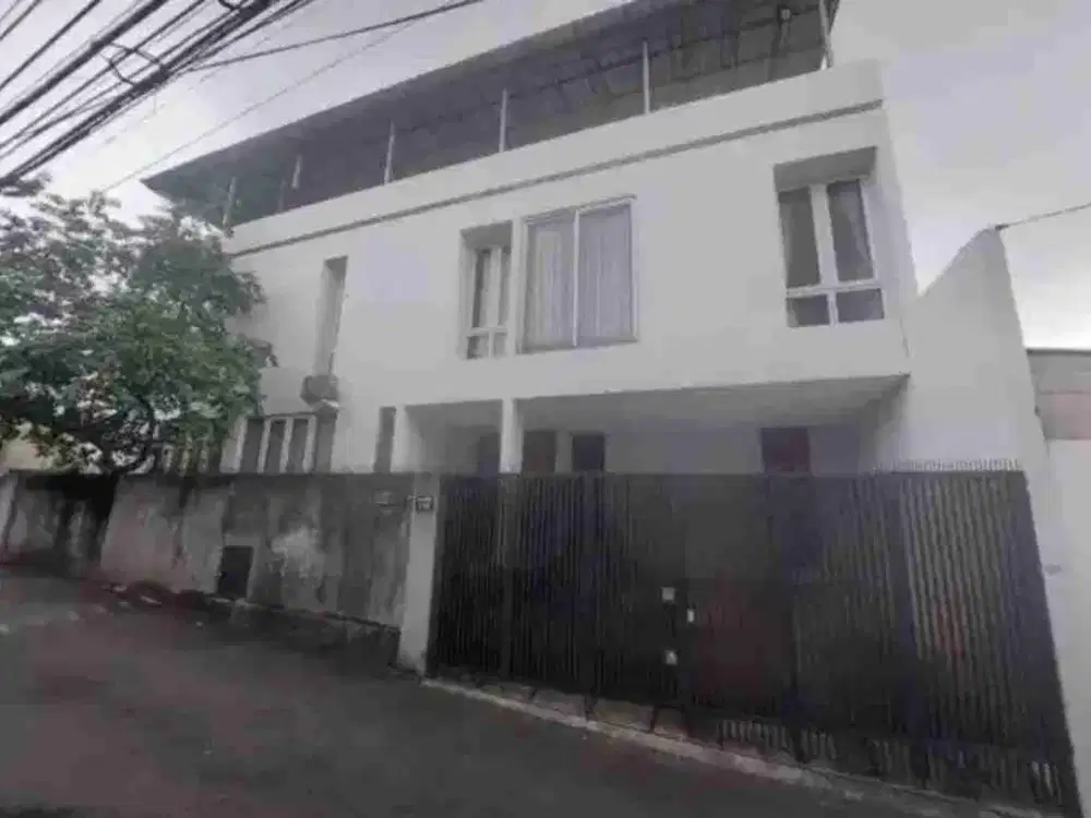 Disewakan Rumah / Kantor Tingkat 3 di Cilandak Barat Jakarta Selatan - 4 Kamar Tidur AC, Roof Top, SHM