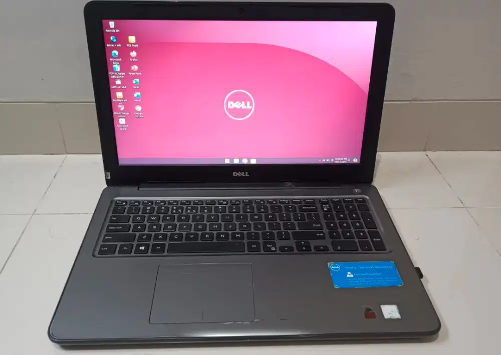 Dell 5567 core i7 gen 7 ram 8gb dual VGA radeon R7 4gb ssd 512gb mulus