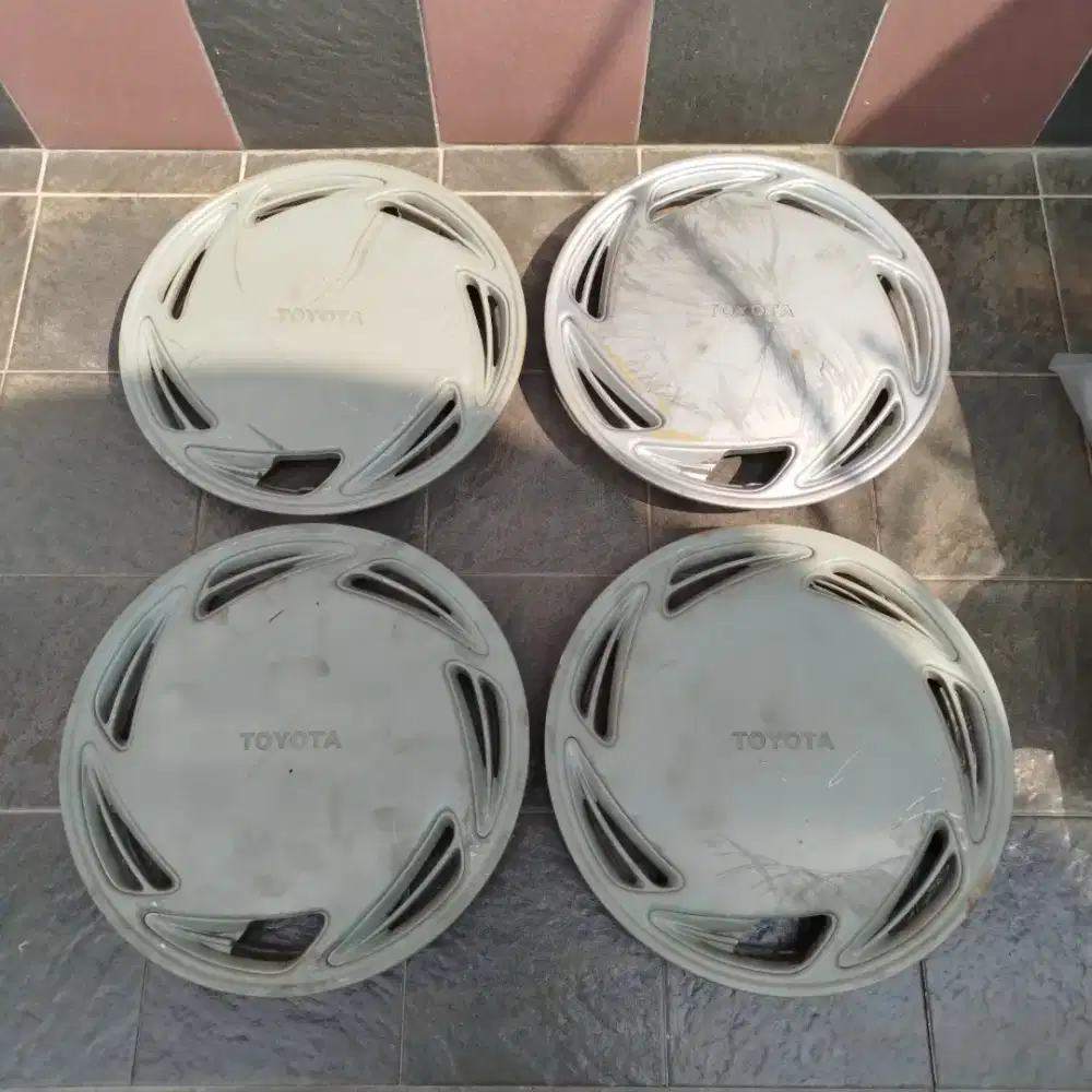 Dop Roda Mobil Toyota Kijang R13