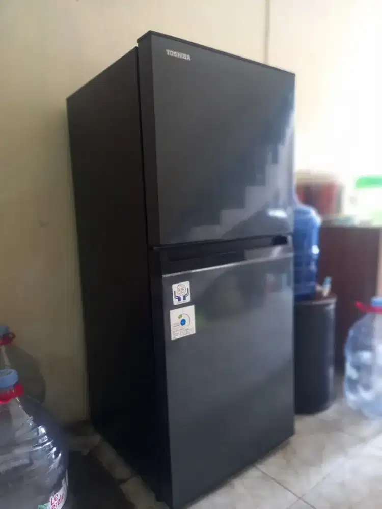 Kulkas 2 pintu toshiba