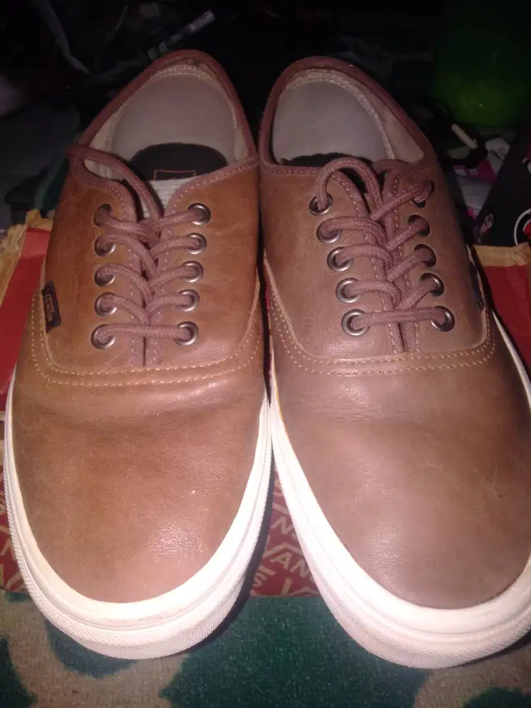 Sepatu Vans leather brown size 42
