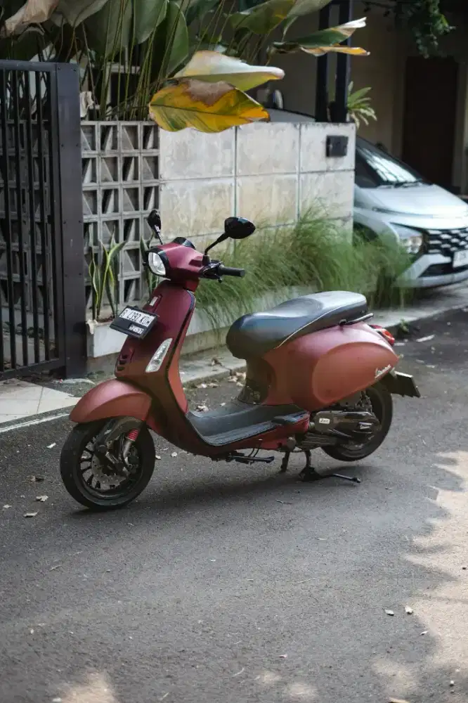 JUAL PIAGGIO VESPA SPRINT 150 IGET 2017 TERMURAH BERGARANSI