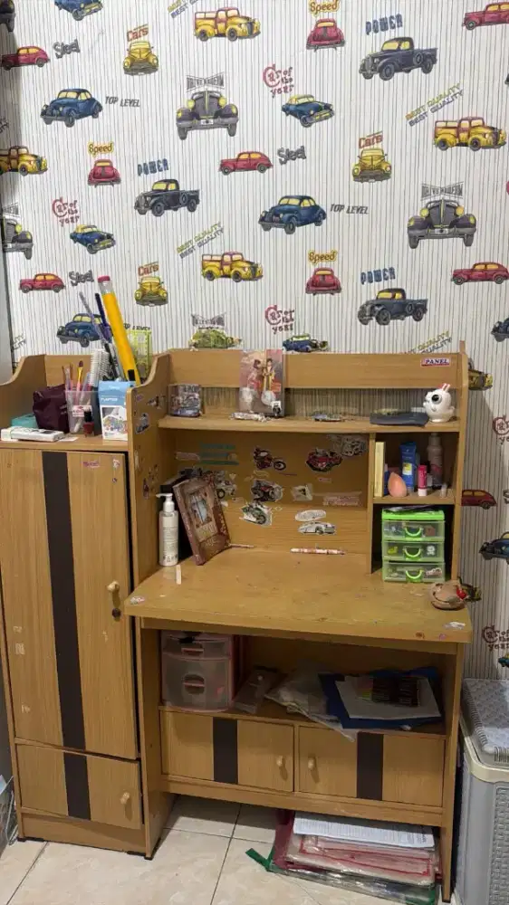 Meja belajar dan meja tv