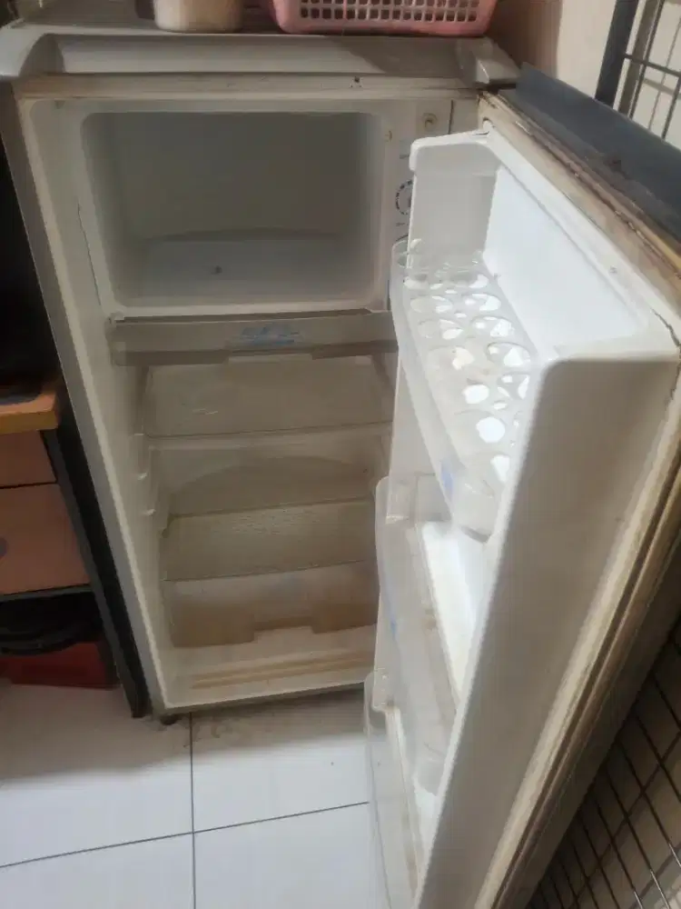Kulkas 1 Pintu Sanyo Meauty Bekas Normal