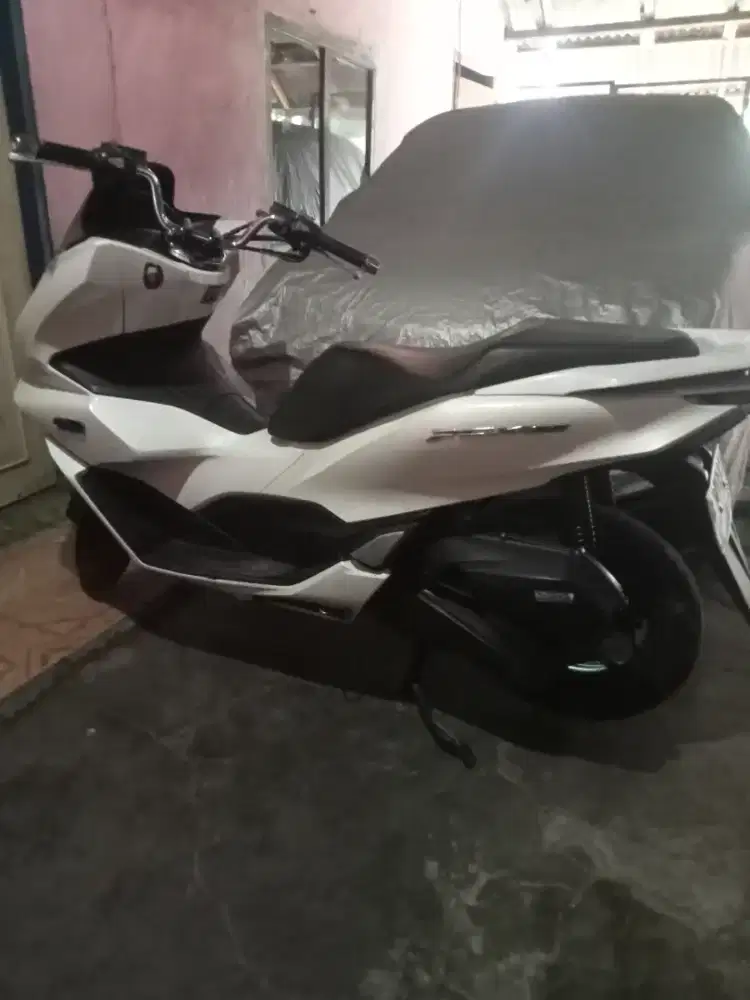 Dijual santai motor kesayangan Honda Pcx 160 ABS 2024