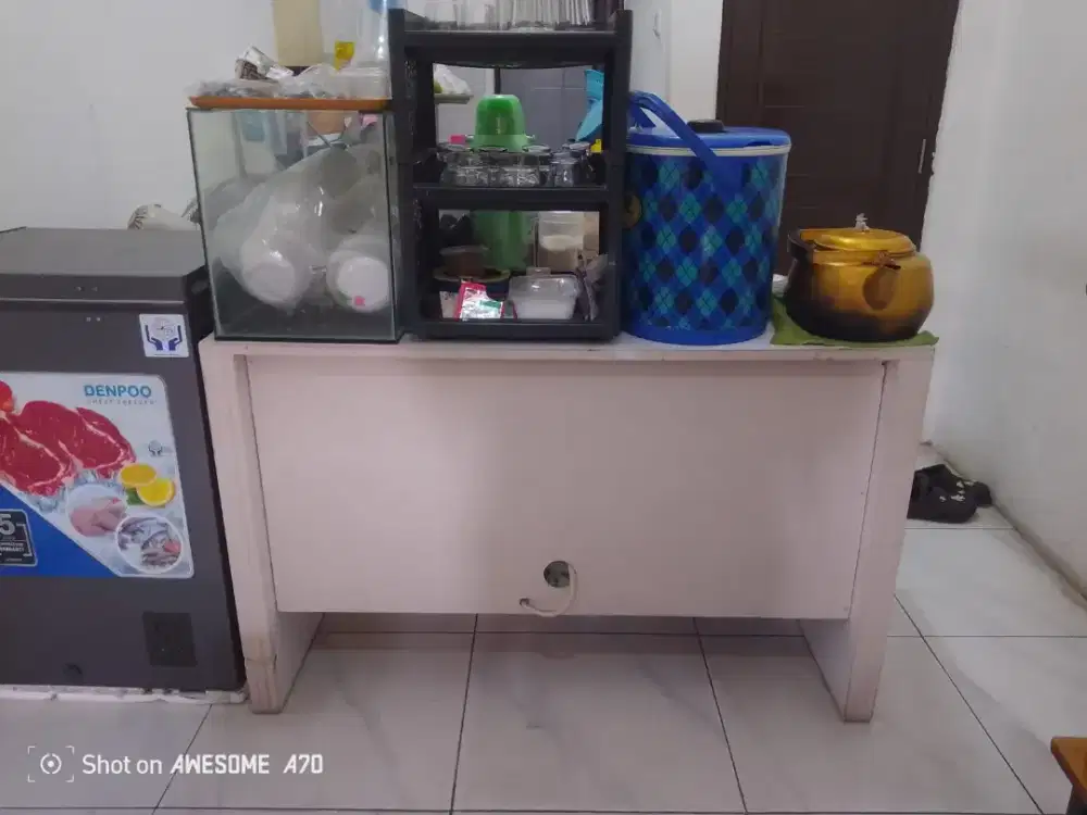 Meja Kantor Warna Putih