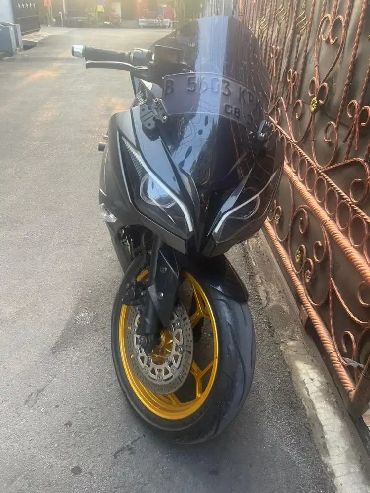 Ninja 250 Fi 2015 low Km