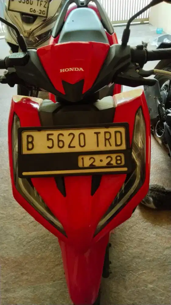 Di jual vario 125 cc cbs, surat lengkap pajak hidup, dijual cepat