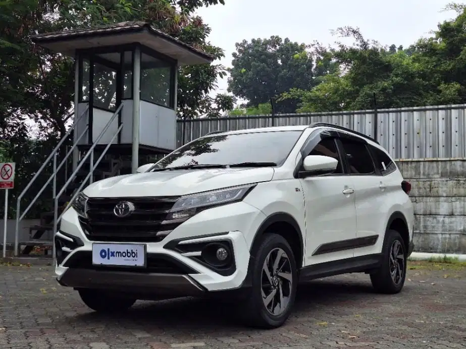 KM Rendah - Toyota Rush 1.5 S GR Sport Bensin-AT 2022