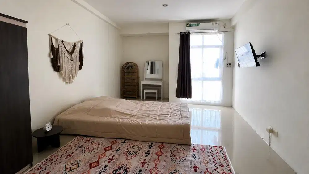 Apartemen studio furnish bale hinggil