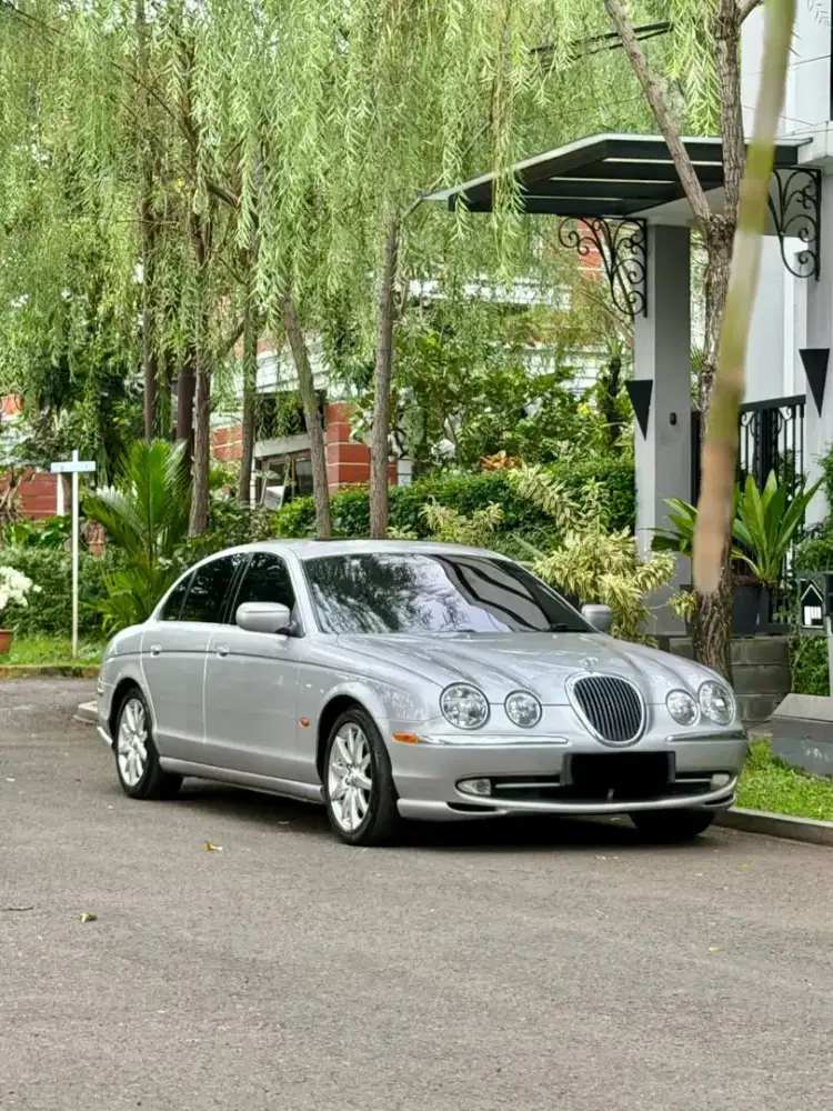 Jaguar S-Type Executive 2001
Kelas termewag di Jaguar