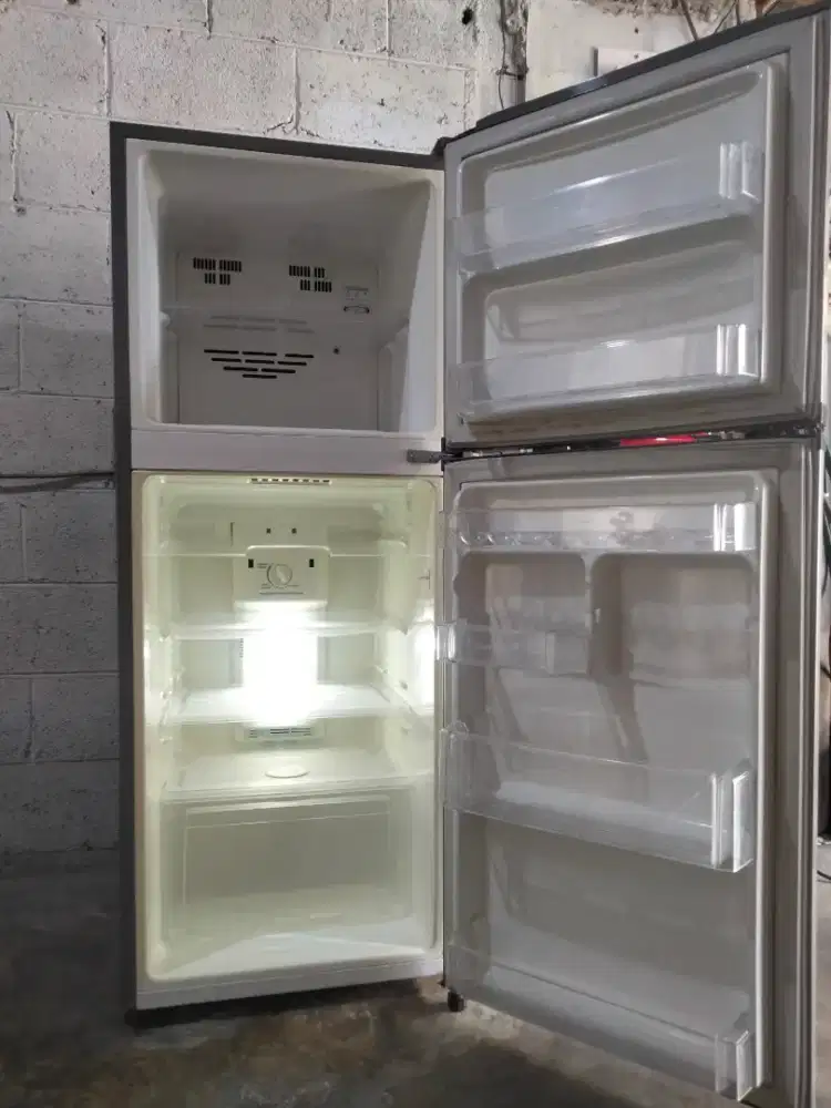 KULKAS 2PINTU ( LG )