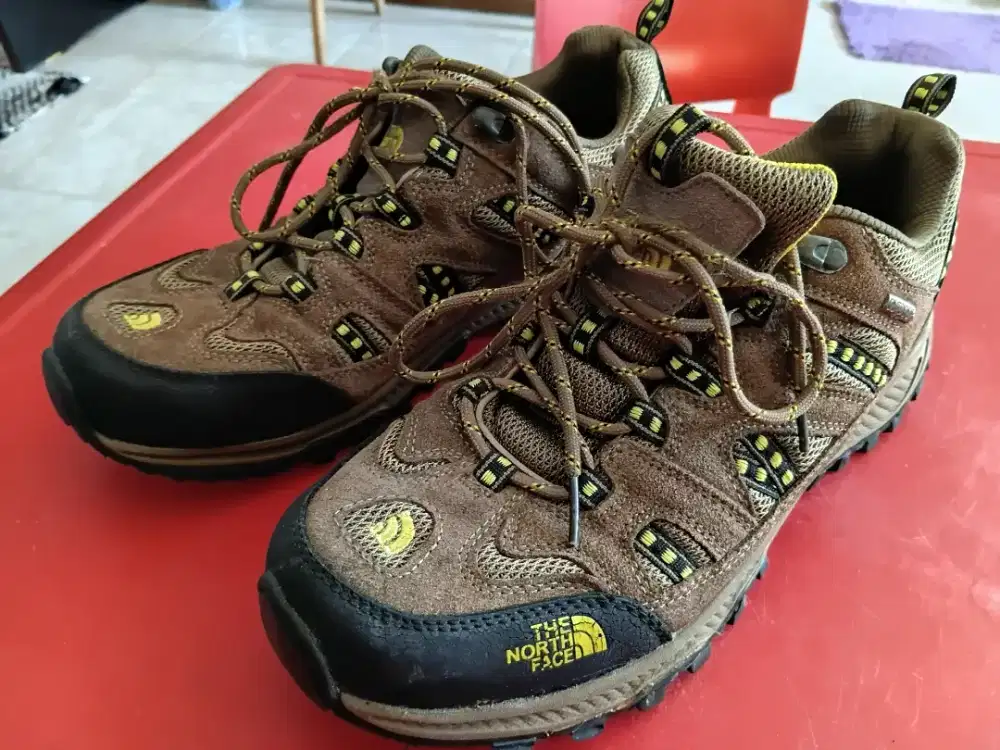 Sepatu prelove pria The North Face  size 44