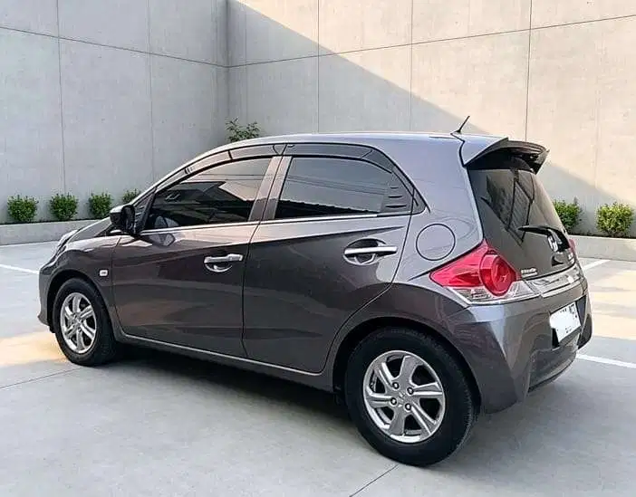 Istimewa Low KM BRIO 1.2 E 2017 Manual Terawat