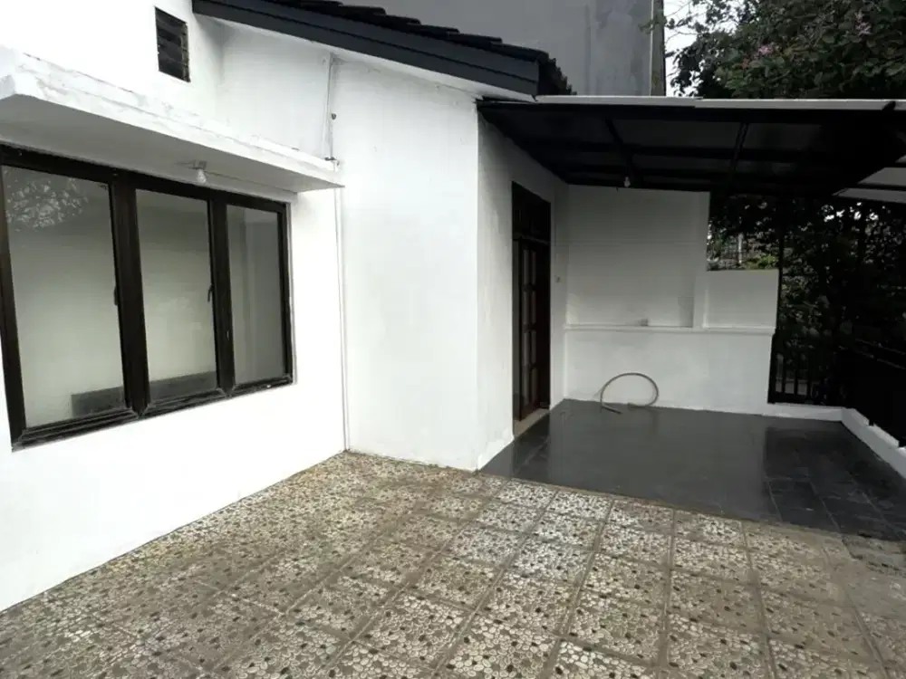 Rumah Hook 2 Lantai 4 Kamar Hadap Utara di Sektor 3A