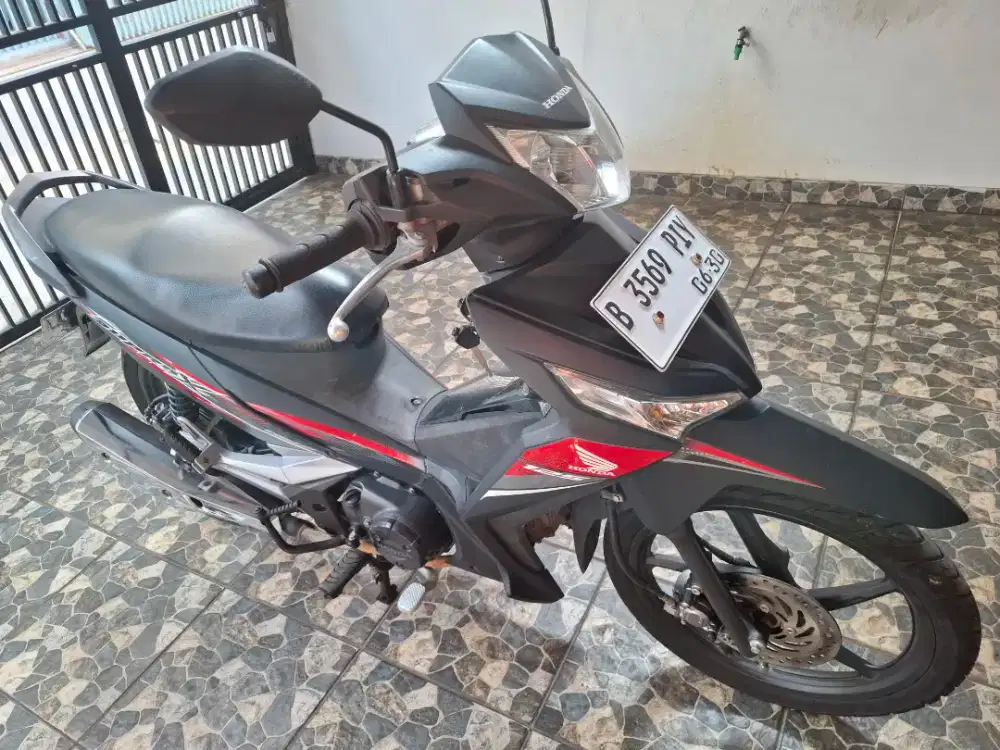 Pajak 6/2027 DKI km30rb, honda supra x 125 R CW DD charger 2020 mulus.