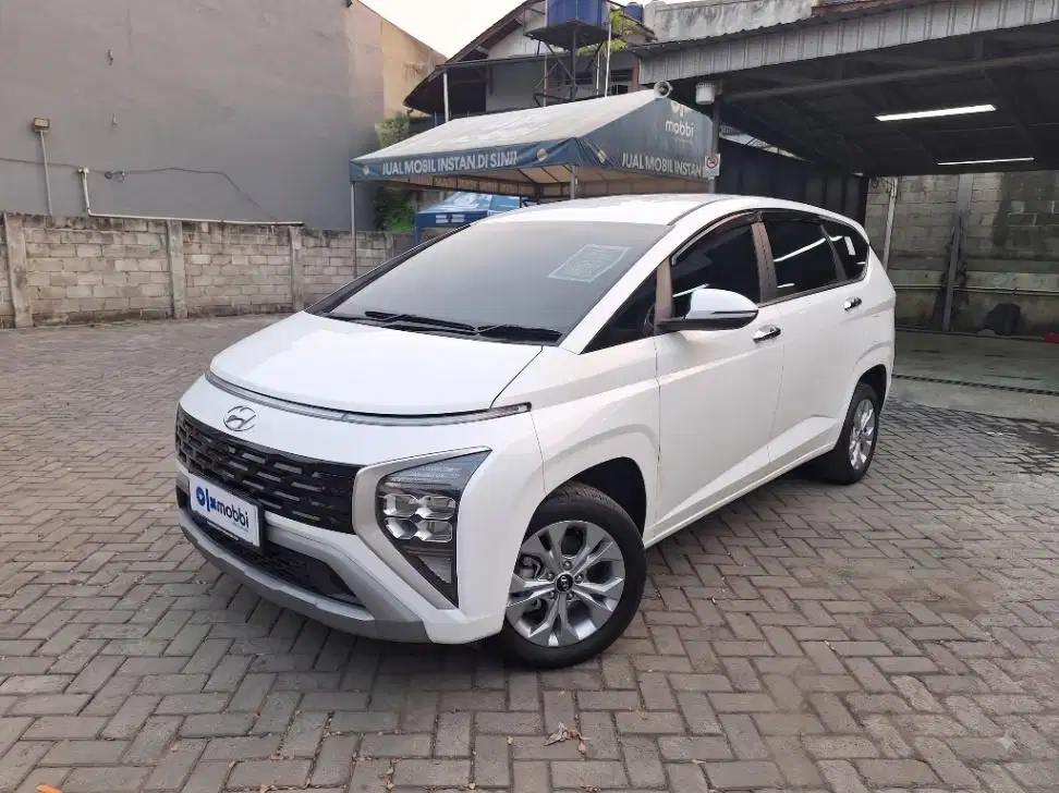 LOW DP Hyundai Stargazer 1.5 Trend Essential Bensin-AT 2025 FOU