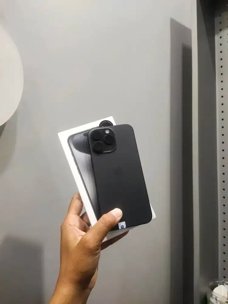 IPHONE 15 PRO MAX 256GB SECOND RESMI IBOX FULLSET