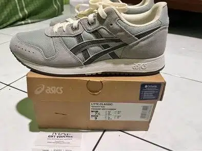 Sepatu Asics lyte Classic
