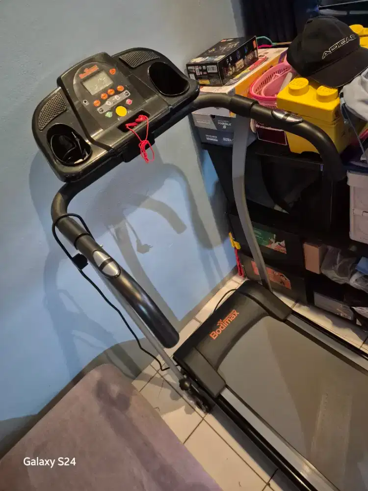 DIJUAL TREADMILL BODIMAX RUNNING MACHINE – KONDISI BAGUS