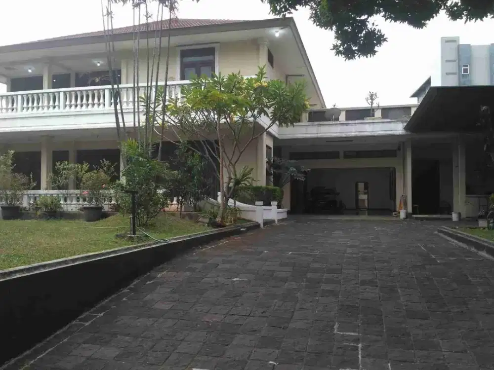 JUAL RUMAH PONDOK INDAH JALAN H NAWI 2 LANTAI RAPI SIAP HUNI SHM JAKARTA SELATAN