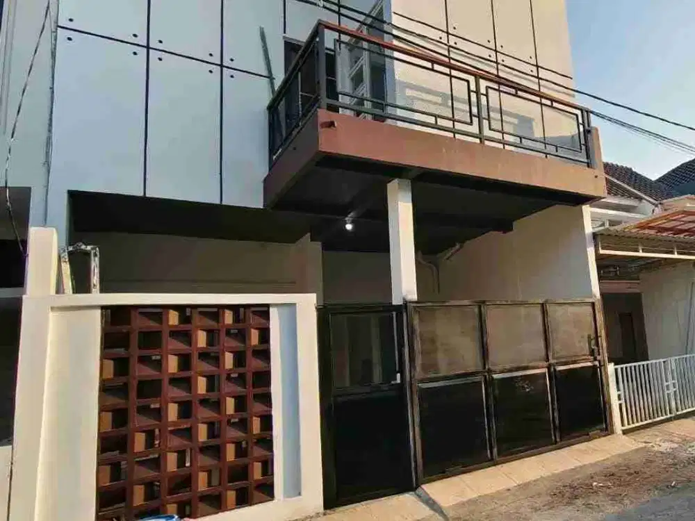 Rumah Murah 2 Lantai siap Huni di Perum Green Lake Natural Living Wonorejo, Rungkut, Sby Timur