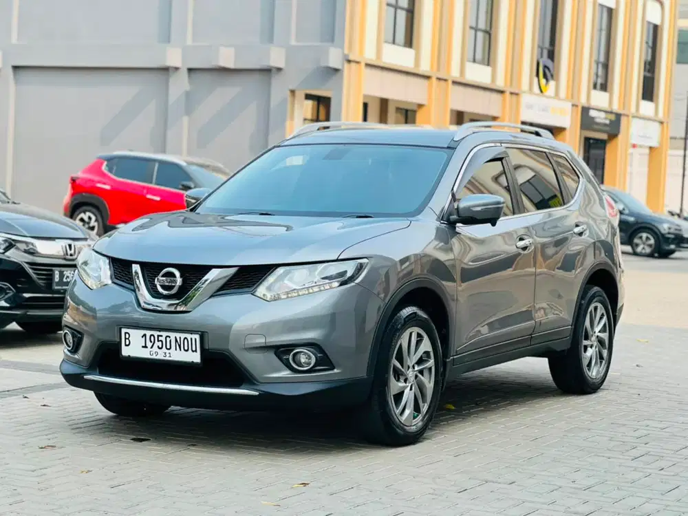 NISSAN X-TRAIL 2.5 AT BENSIN ABU-ABU KM LOW 2016 /2017