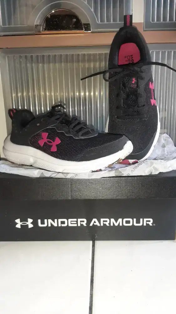UNDER ARMOUR ORIGINAL - PreLoved LIKE NEW!