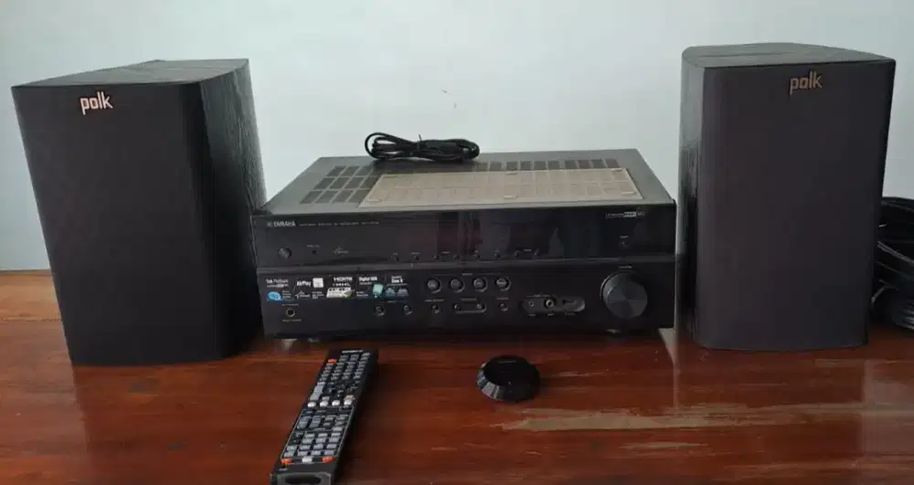 Dijual 1 set AV Receiver merk Yamaha dengan 2 speaker  merk Polk.