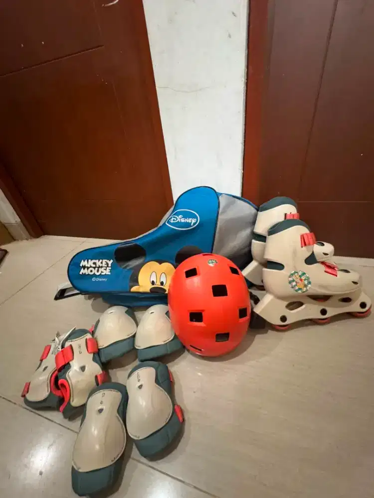Sepatu roda anak (rollerblade)
