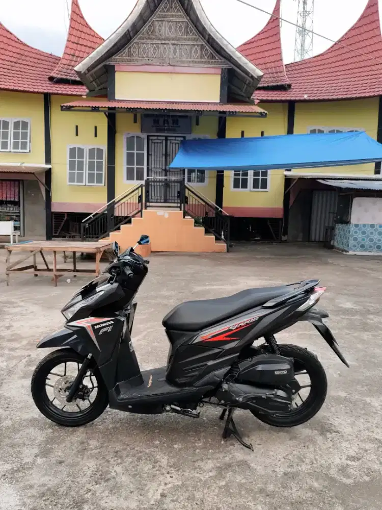 VARIO LED OLD 125 CC 2016 HITAM