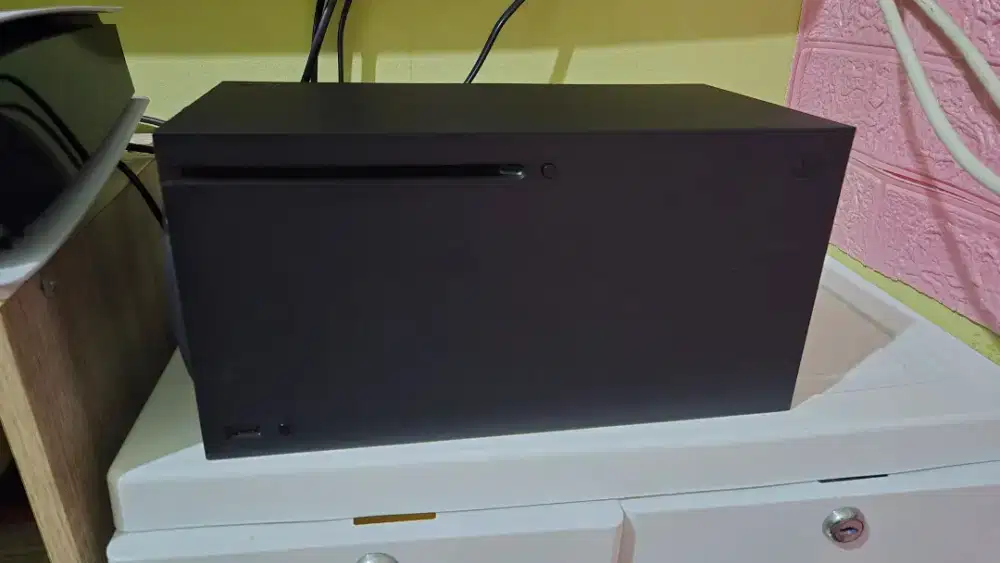 Di jual consol game Xbox Series X