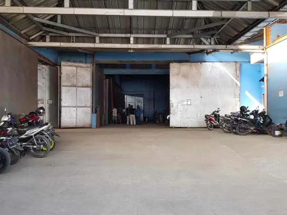 Gudang Belakang Bandara Soetta, Tangerang
