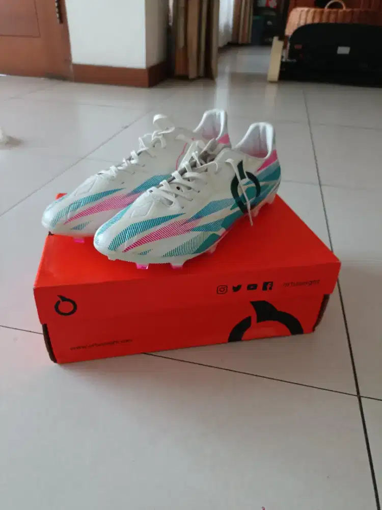 Ortuseight Sepatu Bola Catalyst Hyperion FG ukuran 44/28 cm
