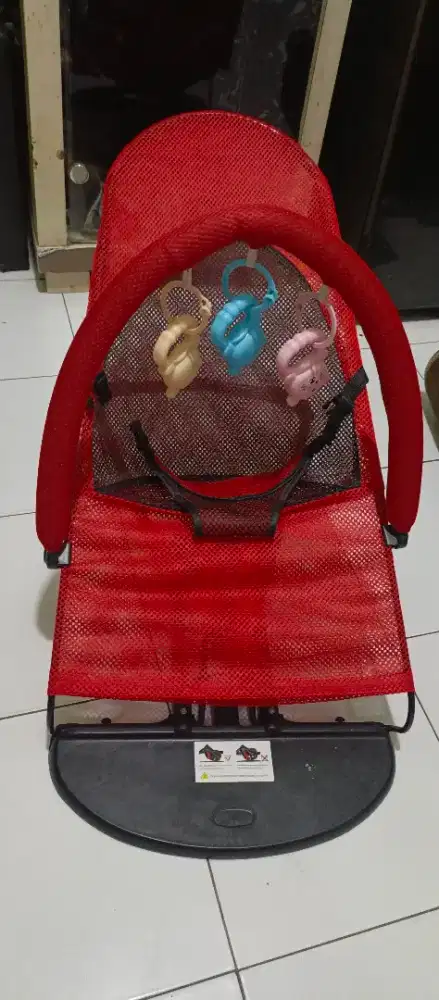 Kursi ayunan lipat bayi