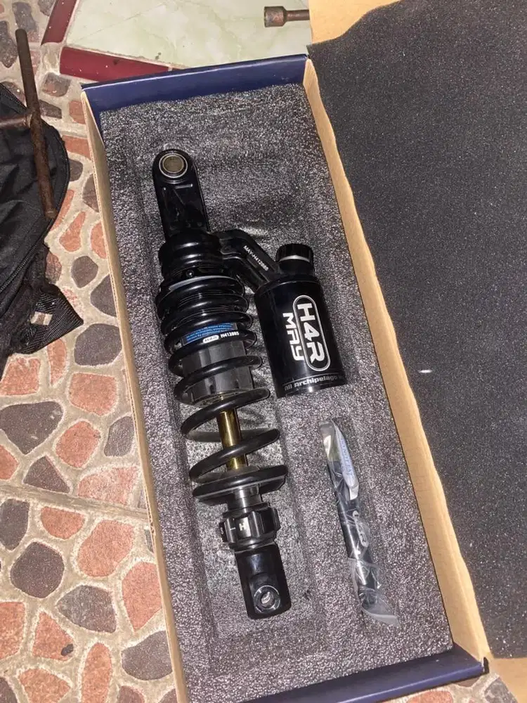 SHOCK UNIVERSAL H4R