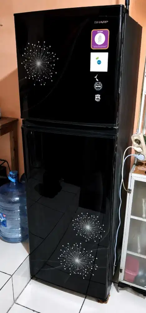 Kulkas 2 Pintu Sharp Shine Kirei Motif Dandelion Bekas Normal - Poris