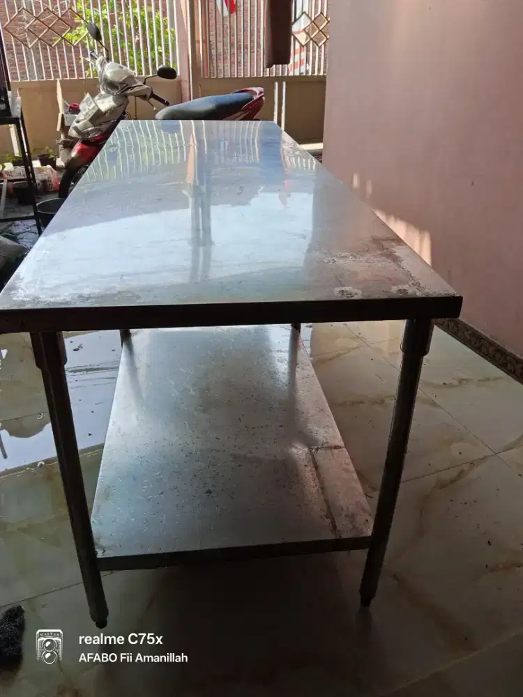 Meja stenlis susun