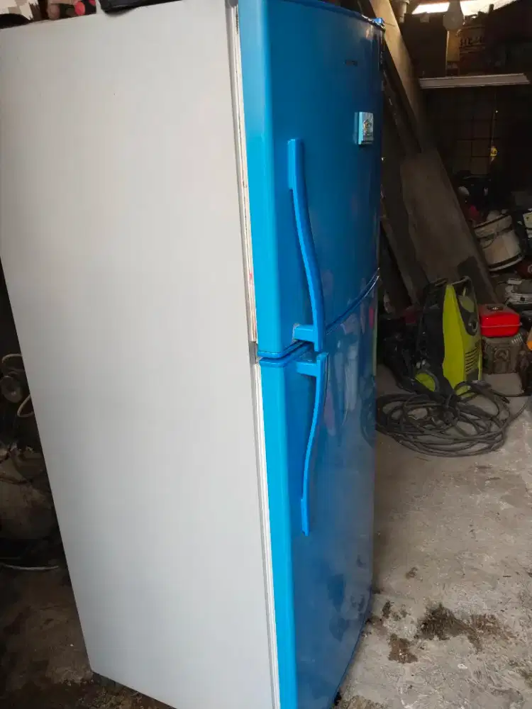 Kulkas 2 pintu polytron