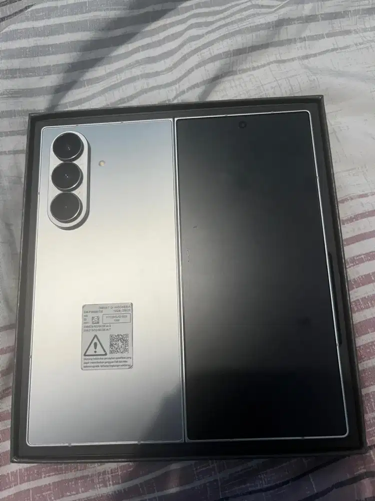 Dijual samsung galaxy z fold 7 256 gb silver