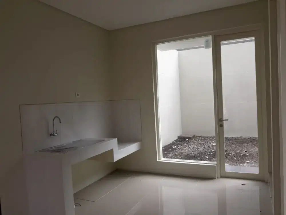 DiSewakan Rumah Baru di area North West, Citraland, Surabaya
