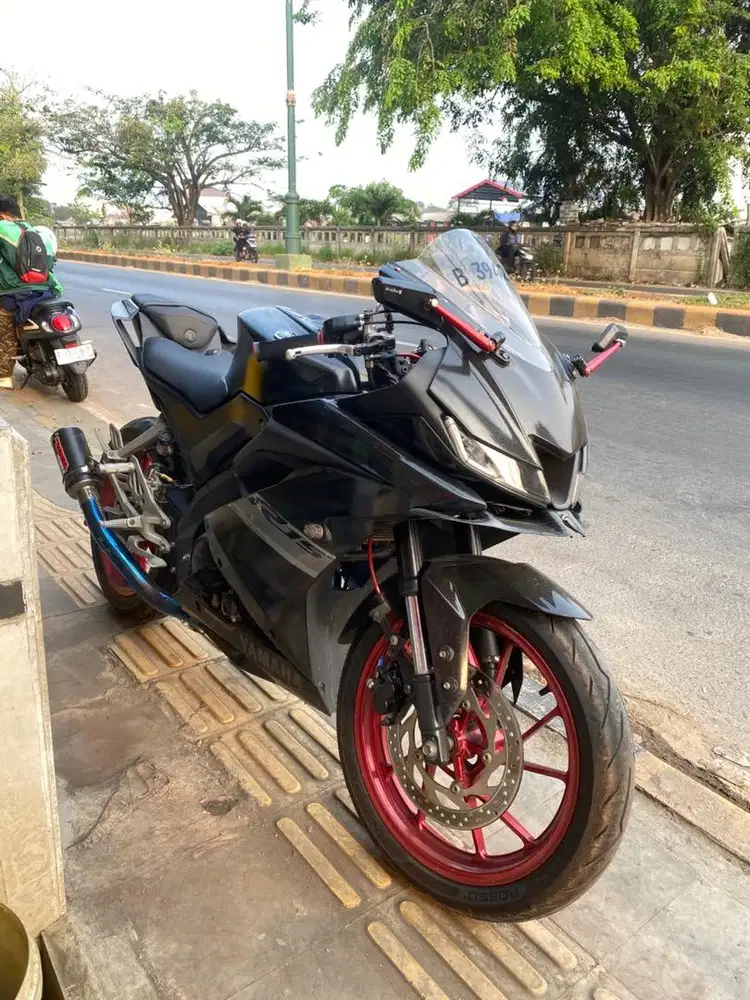 R15 v3 2017 Hitam Modif