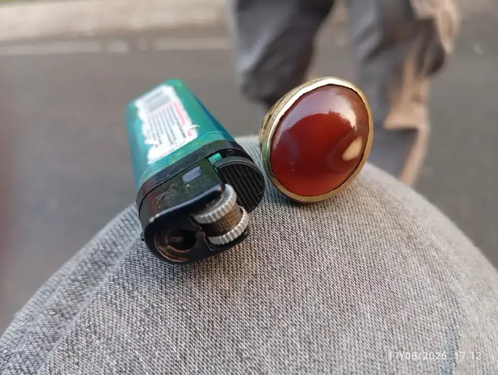 Cincin batu akik merah berpusat putih atau batu sulaiman