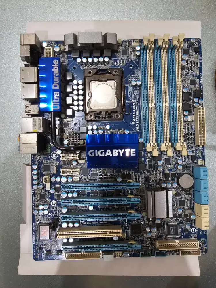 Mobo Gigabtye X58A-UD3R
i7-950 RAM DDR3 6GB GSkill VGA Sapphire HD7790