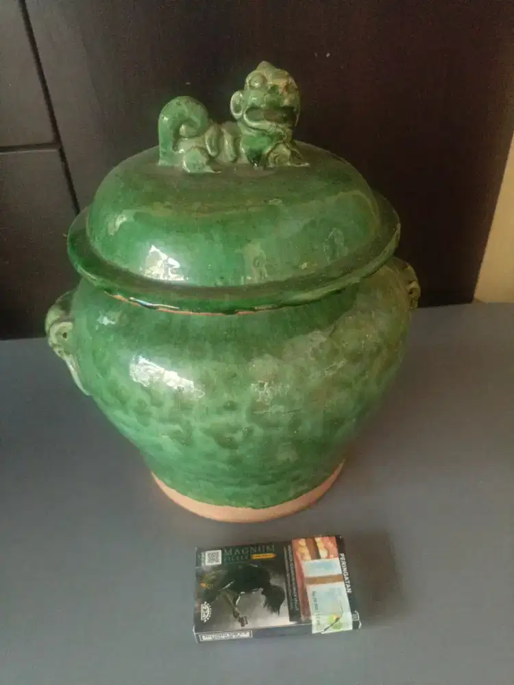 Keramik siam guci