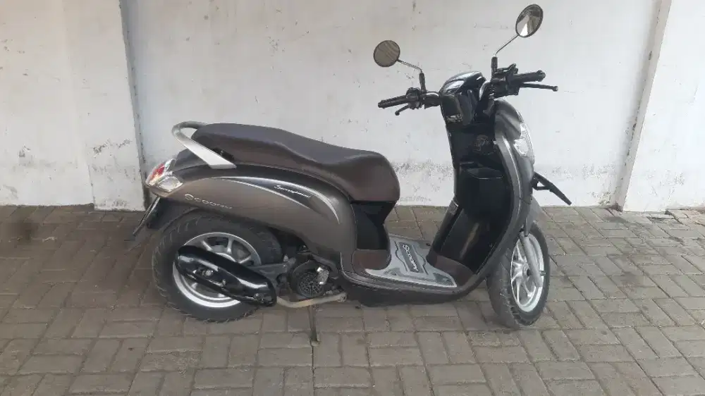 Dijual sepeda motor scoopy tahun 2018, surat-surat lengkap dan hidup