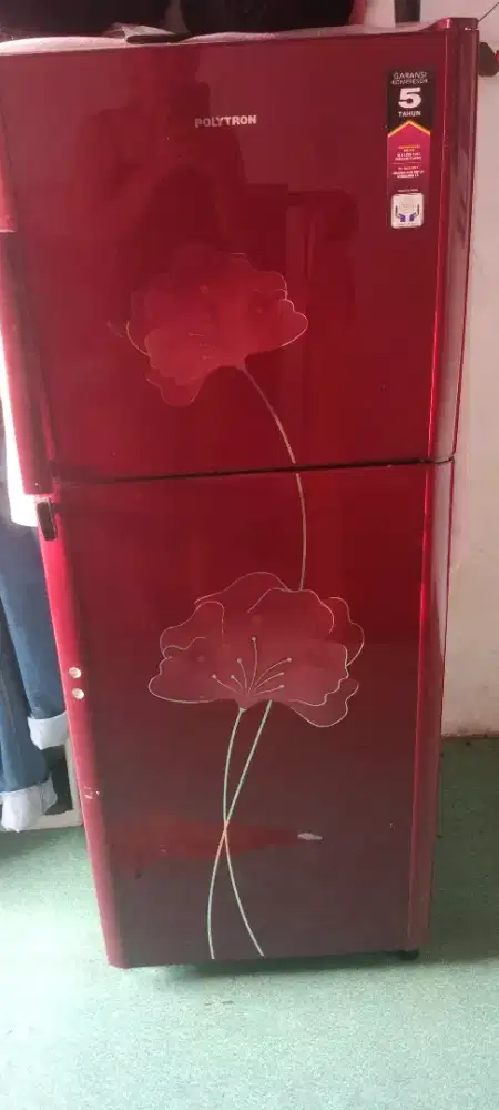 Kulkas 2 pintu merk polytron