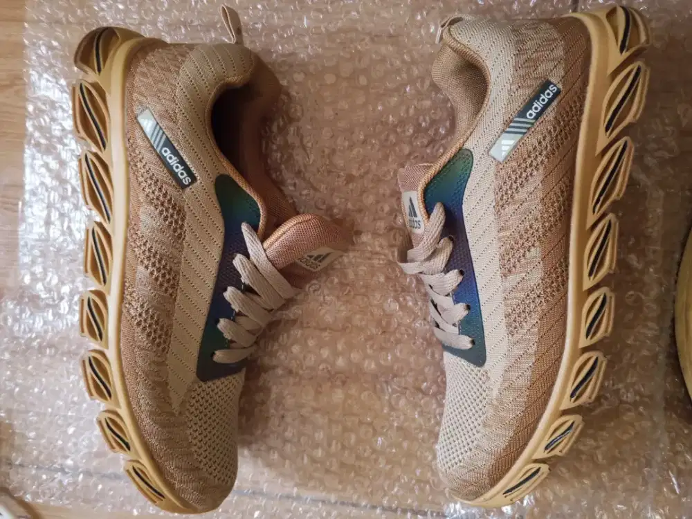 Jual cepat sepatu Adidas & Nike