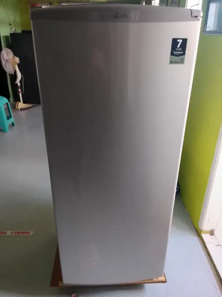 Frezer kulkas es batu